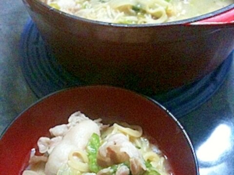 野菜たっぷり♪レタスで鍋ラーメン